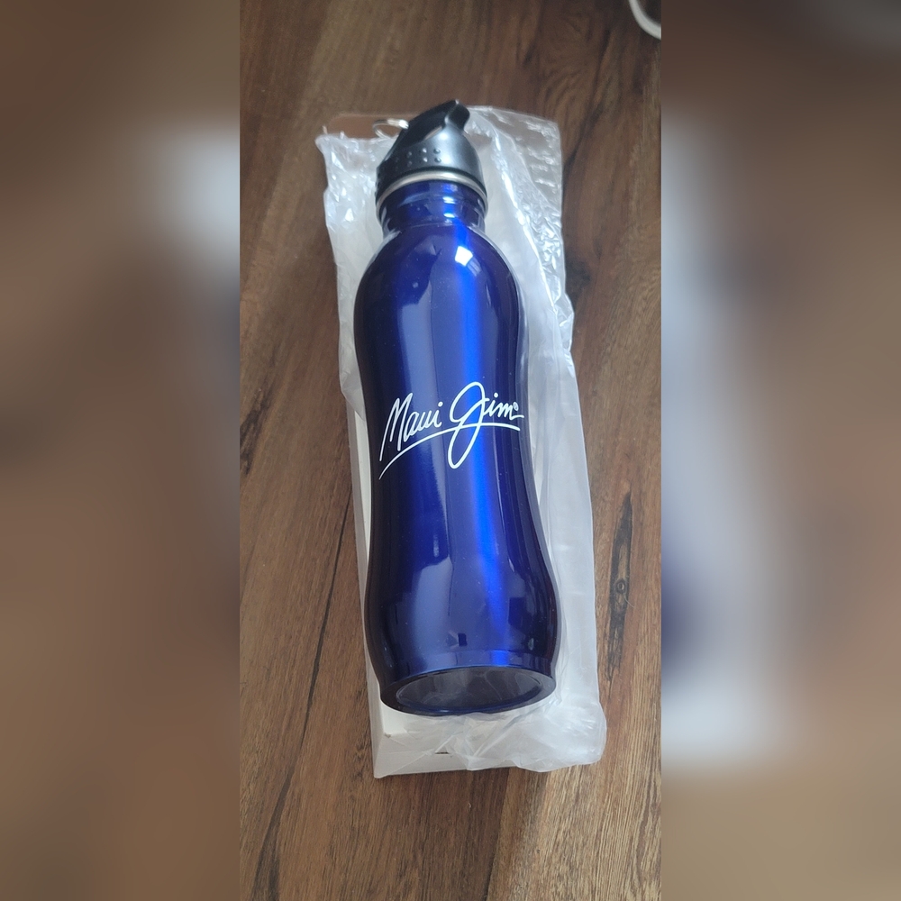 New Maui Jim water bottle